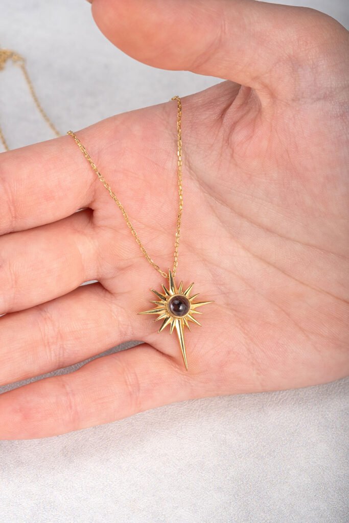 Jewelmim 100 Dilde Seni Seviyorum Kutup Yıldızı Sarı Altın Kaplama Gümüş Kolye Detay Çekimi, eşe gümüş kolye hediyesi, en güzel kolye modelleri