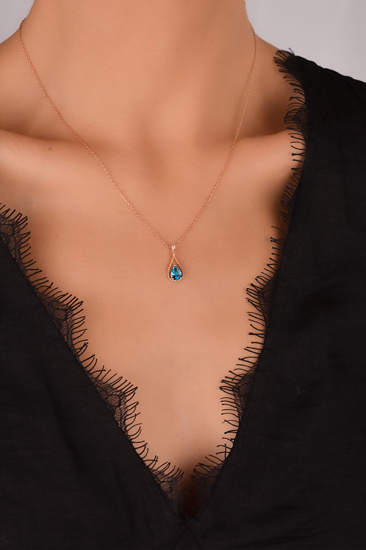 Jewelmim Akuamarin Mavisi Su Damlası Rose Altın Kaplama Gümüş Kolye Görünüm Detay Çekimi, doğum günü gümüş kolye hediyesi, özel tasarım gümüş kolyeler