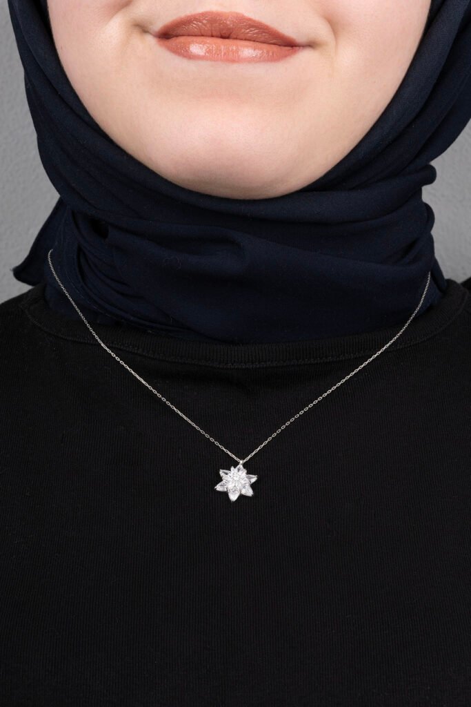 Beyaz Taşlı Lotus Çiçeği 925 Ayar Gümüş Kolye | 18 Ayar Vermeil Premium Beyaz Altın Kaplama
