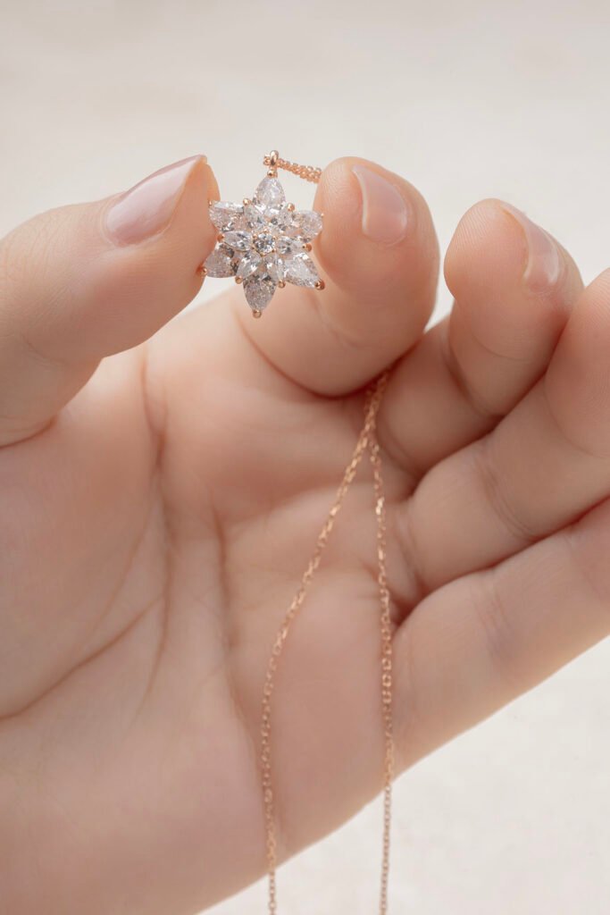 Beyaz Taşlı Lotus Çiçeği 925 Ayar Gümüş Kolye | 18 Ayar Vermeil Premium Rose Altın Kaplama