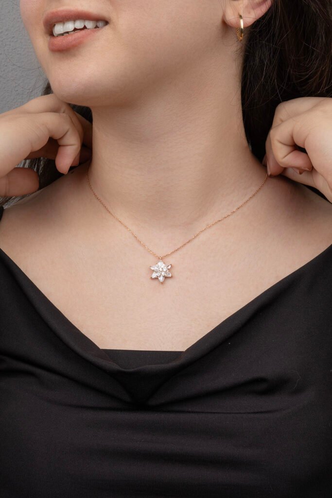 Beyaz Taşlı Lotus Çiçeği 925 Ayar Gümüş Kolye | 18 Ayar Vermeil Premium Rose Altın Kaplama