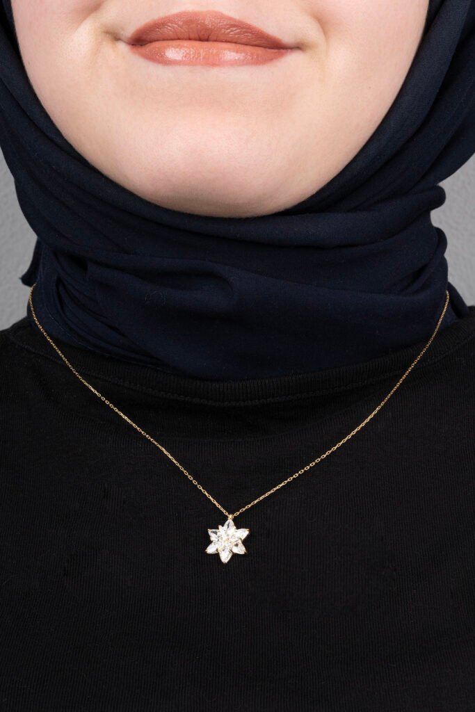 Beyaz Taşlı Lotus Çiçeği 925 Ayar Gümüş Kolye | 18 Ayar Vermeil Premium Sarı Altın Kaplama