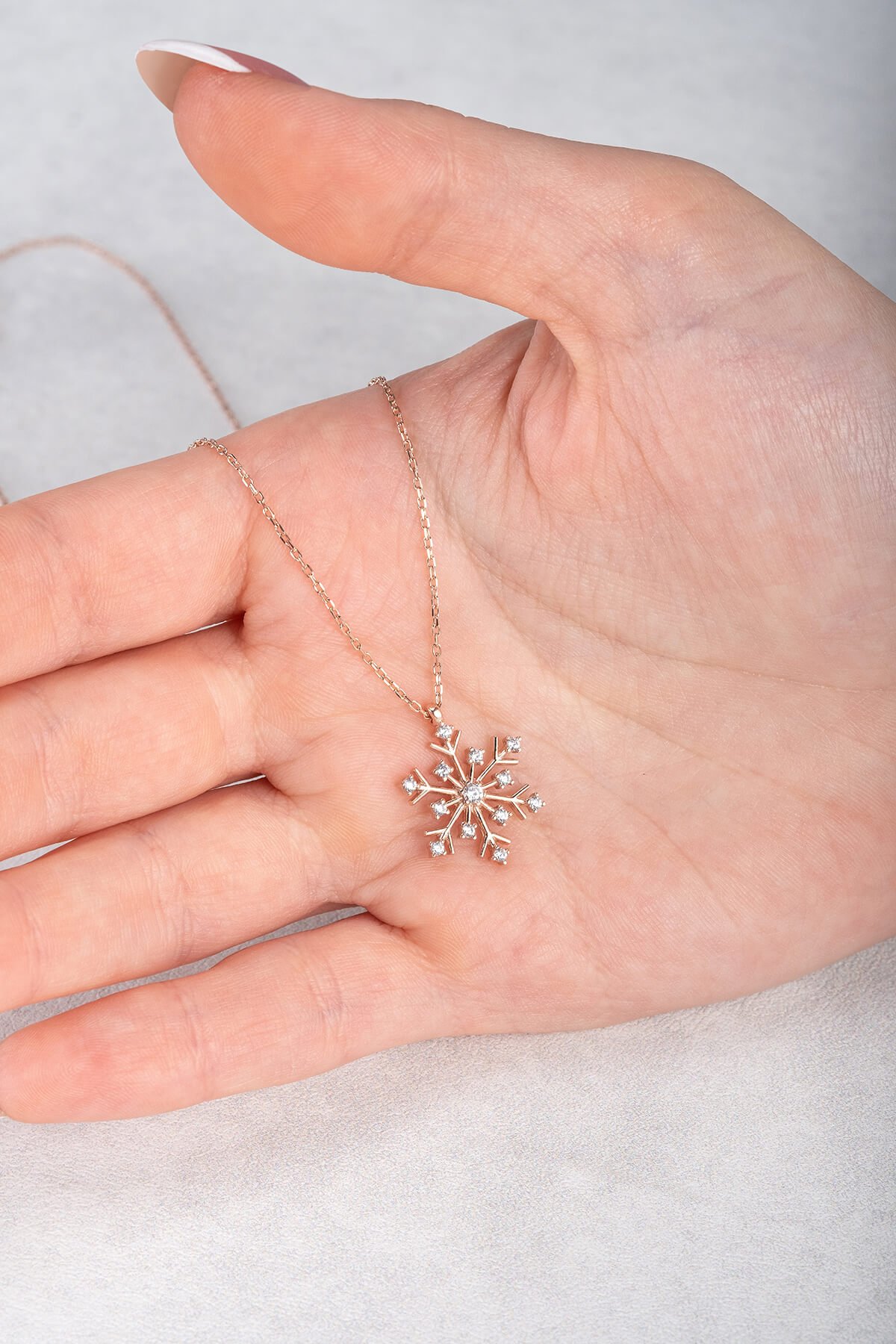 Jewelmim Kar Tanesi Rose Altın Kaplama Gümüş Kolye Detay Çekimi, eşe gümüş kolye hediyesi, en güzel kolye modelleri