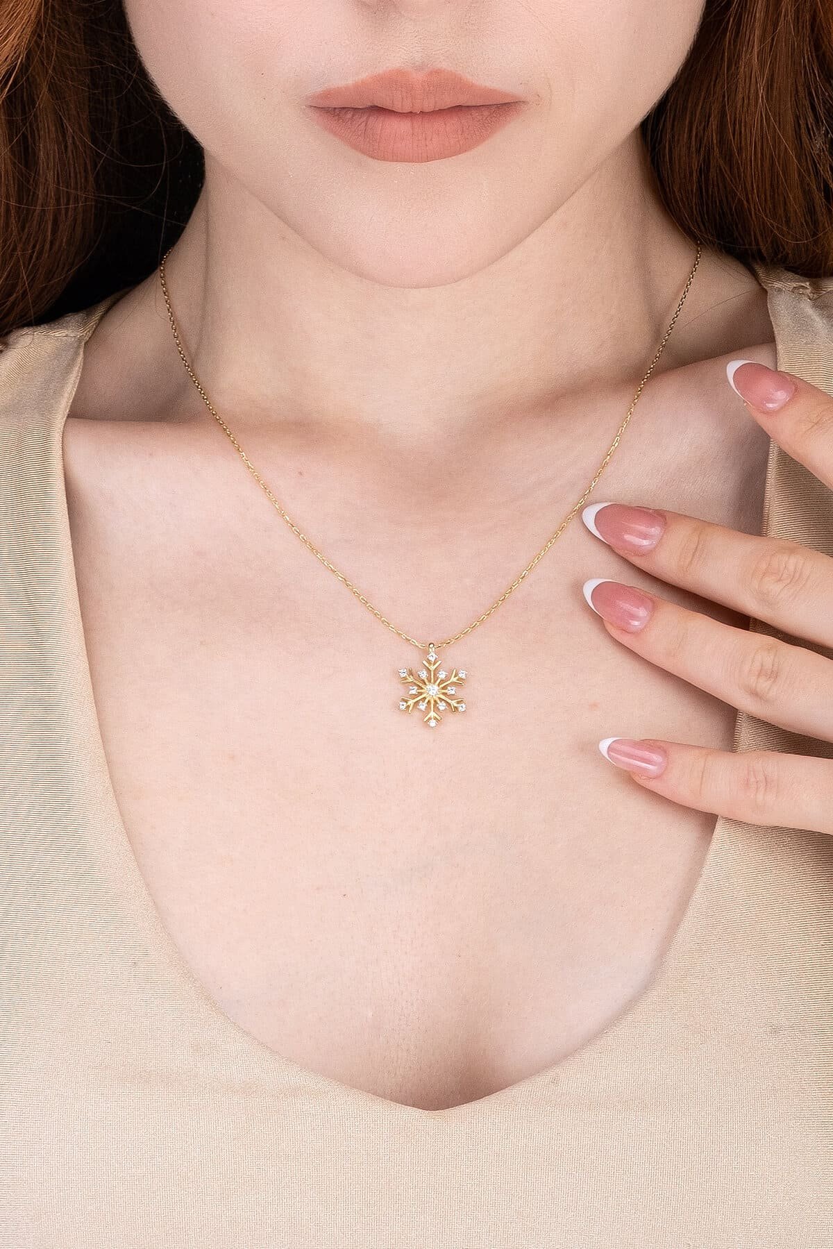 Jewelmim Kar Tanesi Sarı Altın Kaplama Gümüş Kolye Görünüm Detay Çekimi, doğum günü gümüş kolye hediyesi, özel tasarım gümüş kolyeler