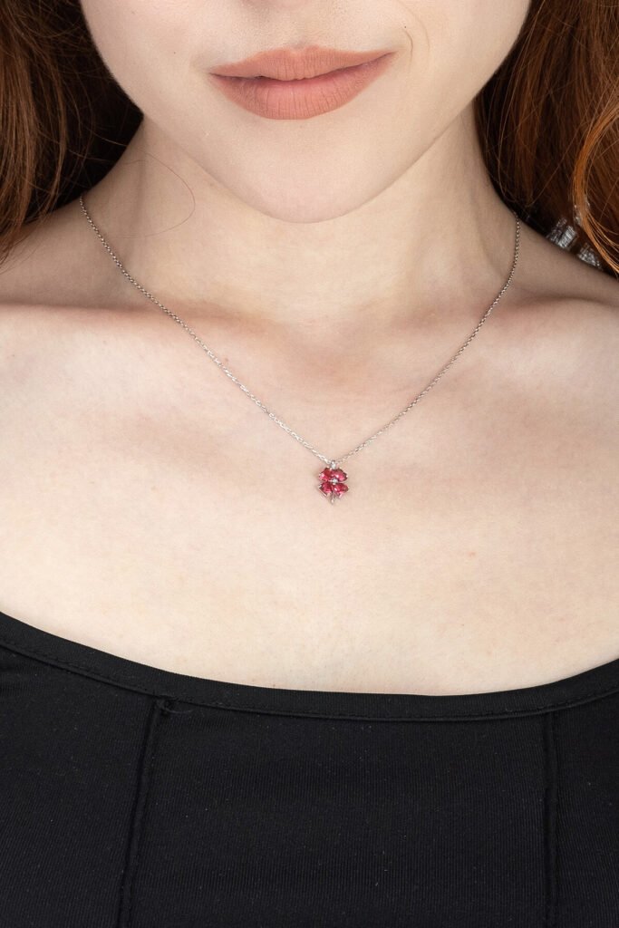 Kırmızı Taşlı 4 Yapraklı Yonca 925 Ayar Gümüş Kolye | 18 Ayar Vermeil Premium Beyaz Altın Kaplama