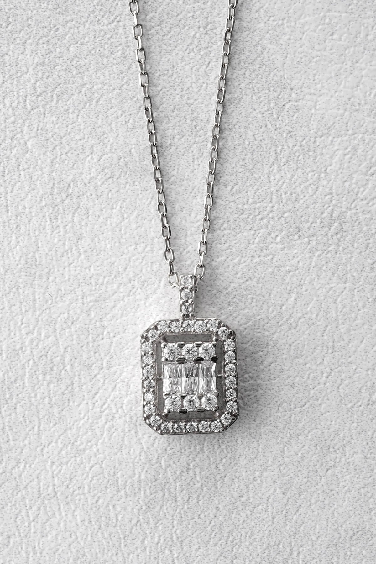 Jewelmim Klasik Baget Beyaz Altın Kaplama Gümüş Kolye, şık gümüş kolye modelleri, sevgiliye gümüş kolye hediyesi