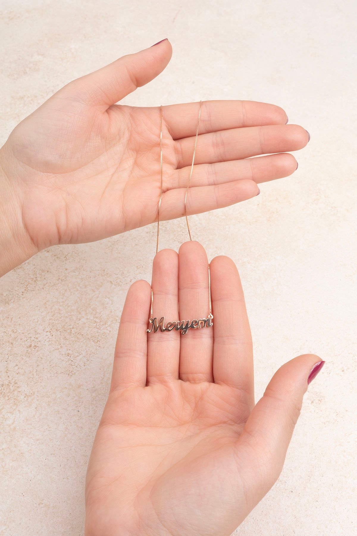 Jewelmim Kişiye Özel Küp Zincir İsim Rose Altın Kaplama Gümüş Kolye Görünüm Detay Çekimi, doğum günü gümüş kolye hediyesi, özel tasarım gümüş kolyeler