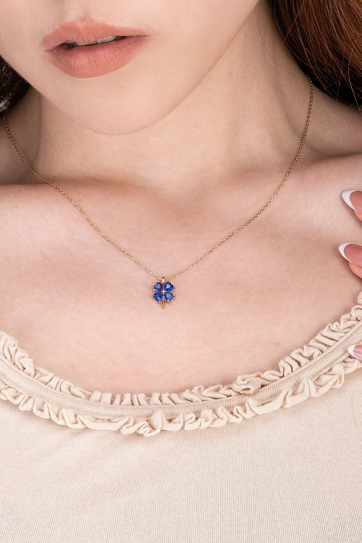 Jewelmim Mavi Taşlı 4 Yapraklı Yonca Rose Altın Kaplama Gümüş Kolye Görünüm Detay Çekimi, doğum günü gümüş kolye hediyesi, özel tasarım gümüş kolyeler
