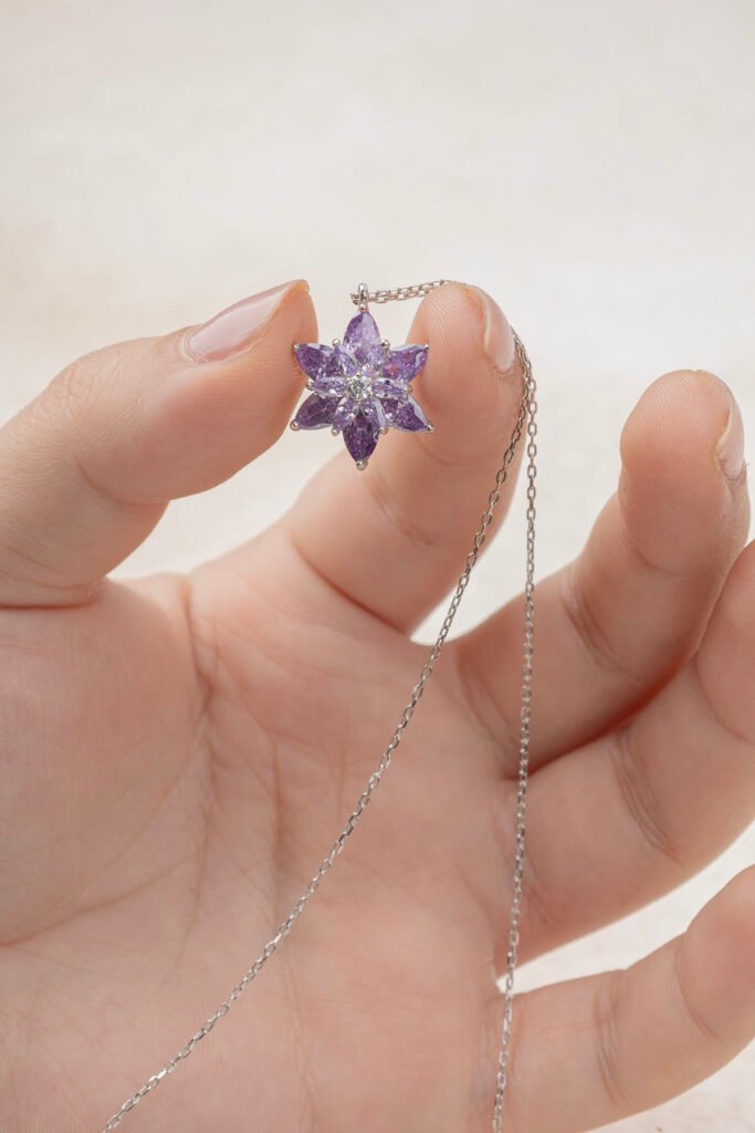 Mor Taşlı Lotus Çiçeği 925 Ayar Gümüş Kolye | 18 Ayar Vermeil Premium Beyaz Altın Kaplama