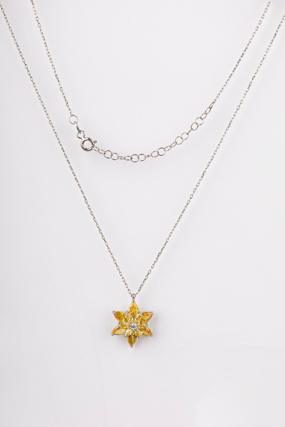 Jewelmim Sarı Taşlı Lotus Çiçeği Beyaz Altın Kaplama Gümüş Kolye, şık gümüş kolye modelleri, sevgiliye gümüş kolye hediyesi