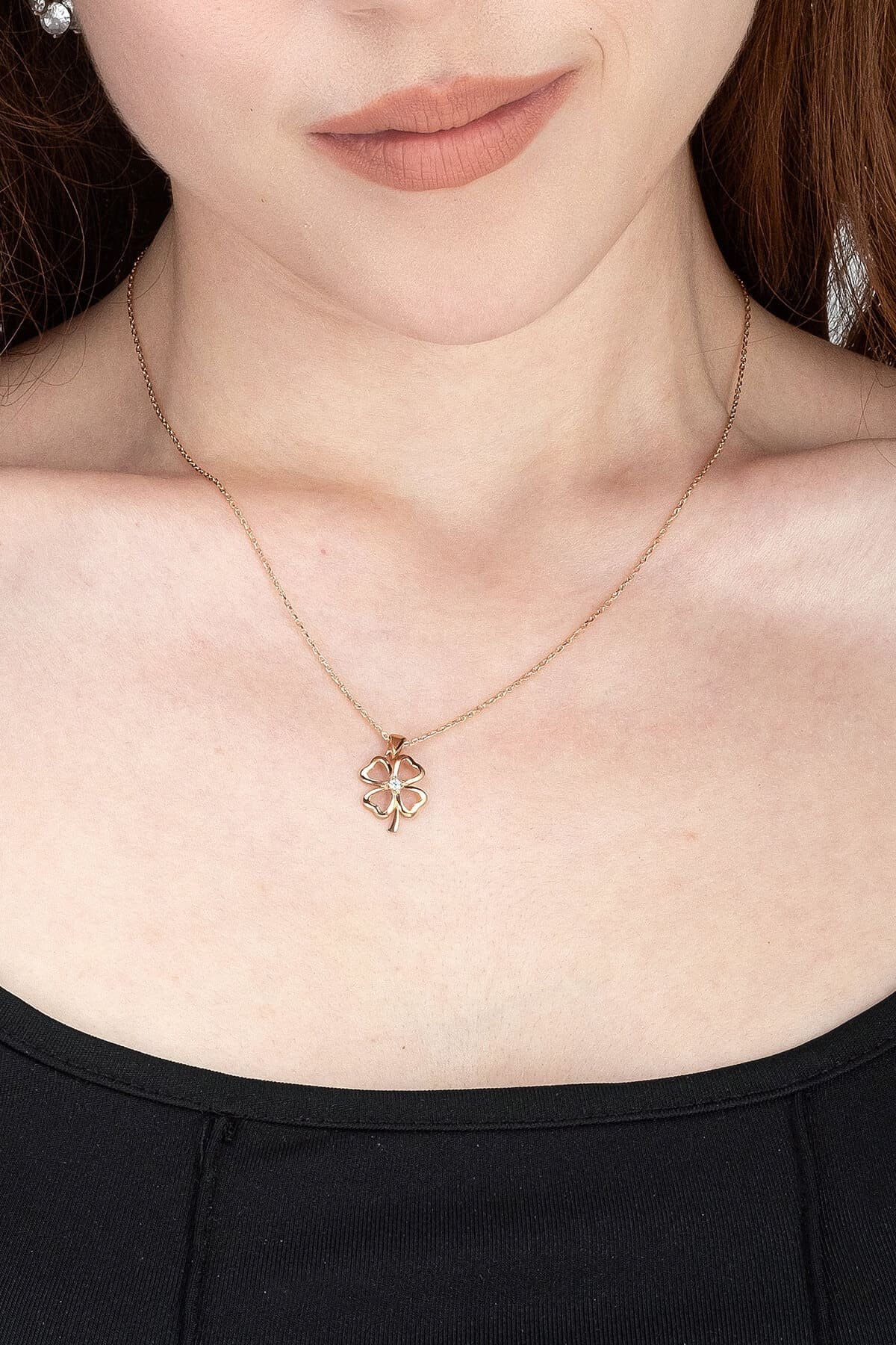 Jewelmim Tek Taşlı 4 Yapraklı Yonca Rose Altın Kaplama Gümüş Kolye Görünüm Detay Çekimi, doğum günü gümüş kolye hediyesi, özel tasarım gümüş kolyeler