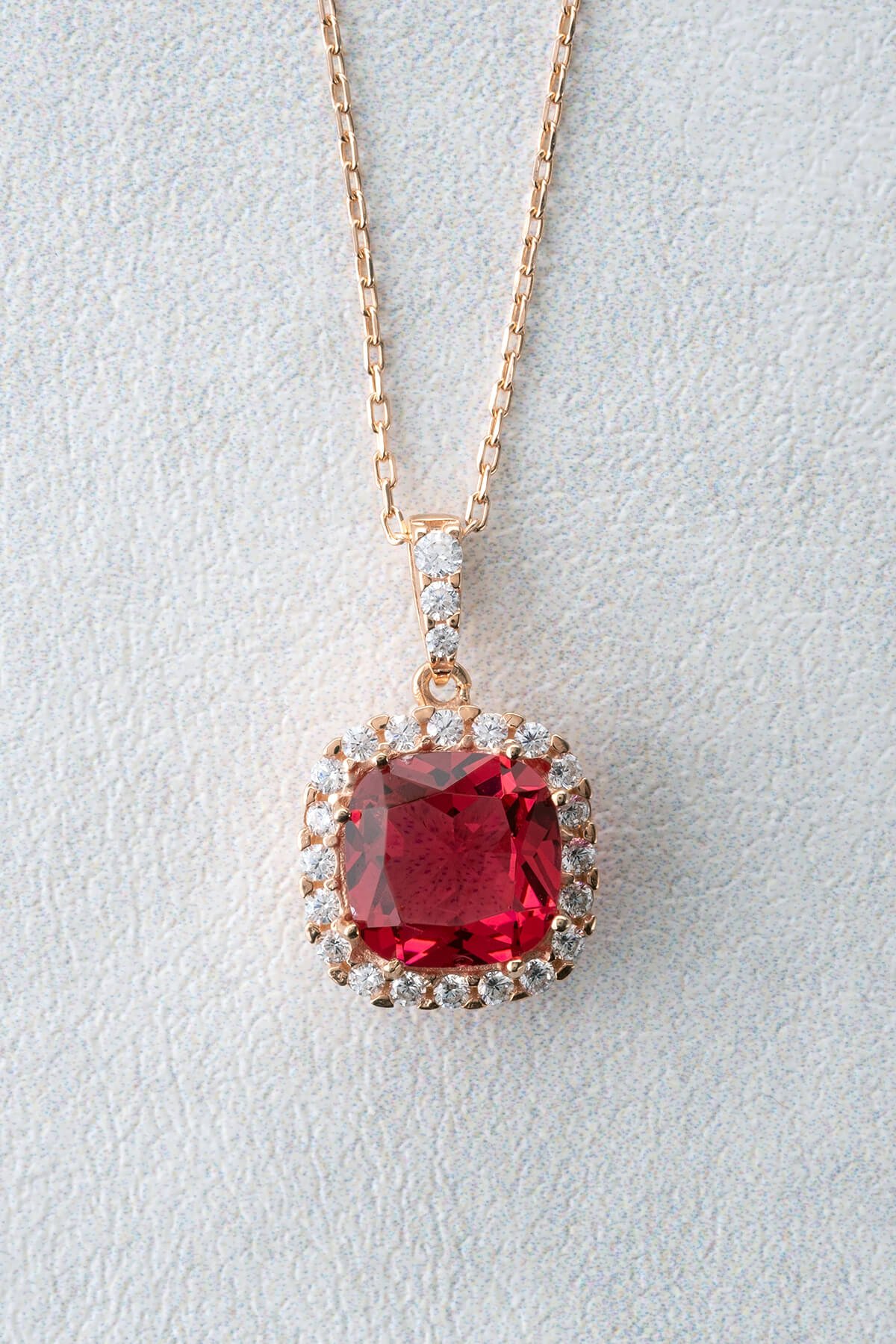 Jewelmim Yakut Kırmızısı Prenses Kesim Rose Altın Kaplama Gümüş Kolye, şık gümüş kolye modelleri, sevgiliye gümüş kolye hediyesi