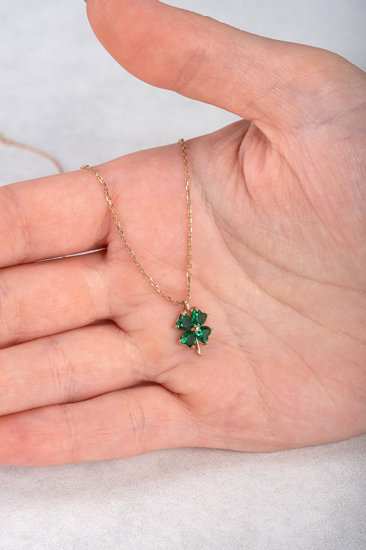 Jewelmim Yeşil Taşlı 4 Yapraklı Yonca Rose Altın Kaplama Gümüş Kolye Detay Çekimi, eşe gümüş kolye hediyesi, en güzel kolye modelleri